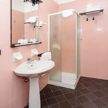 Hotel Rhi Porta Bologna 4*