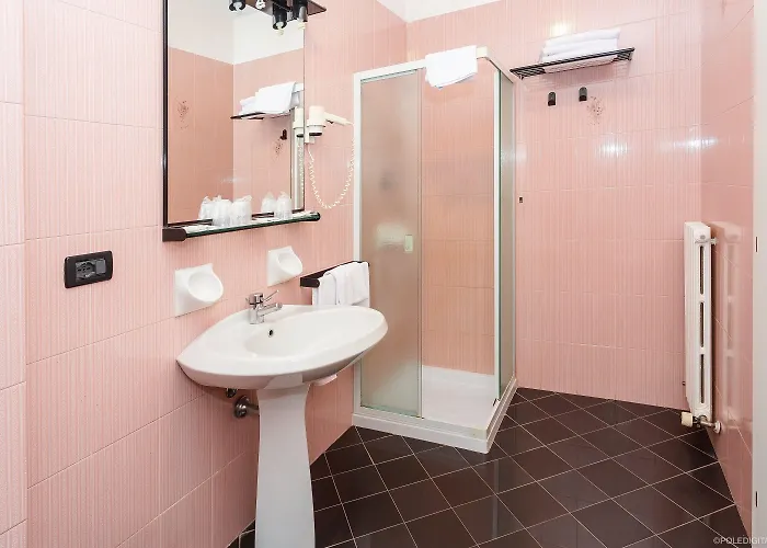 Hotel Rhi Porta Bologna 4*