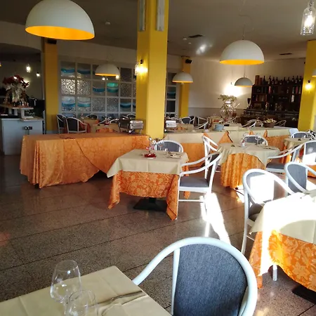 Szálloda Rhi Porta Bologna 4*