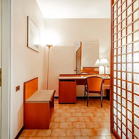 Hotel Rhi Porta Bologna 4*