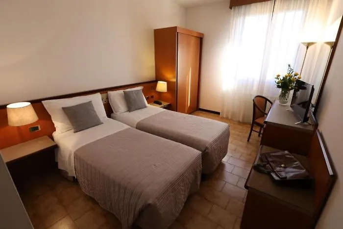 Rhi Porta Bologna 4* פייבה די צ'נטו