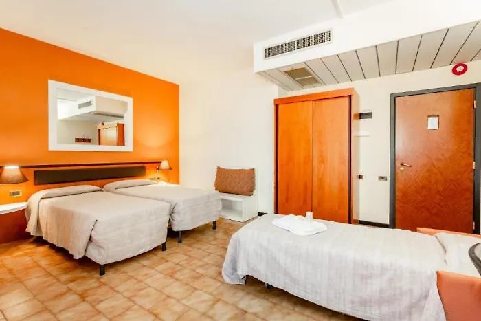 מלון Rhi Porta Bologna 4*