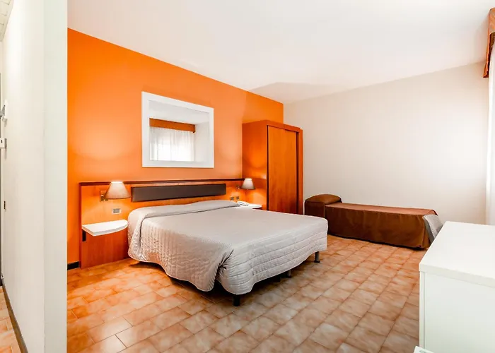 מלון Rhi Porta Bologna 4*