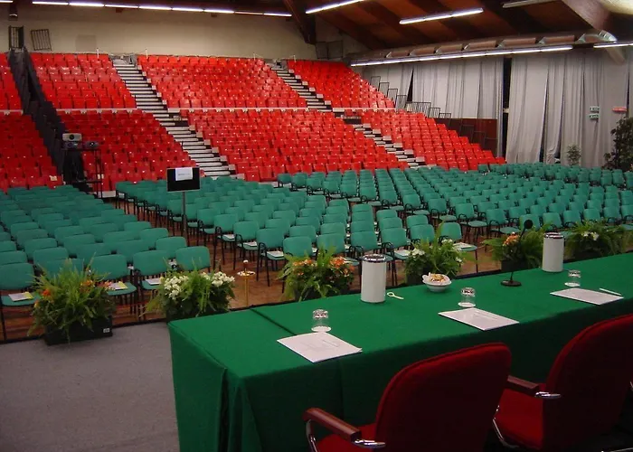 מלון Rhi Porta Bologna 4*