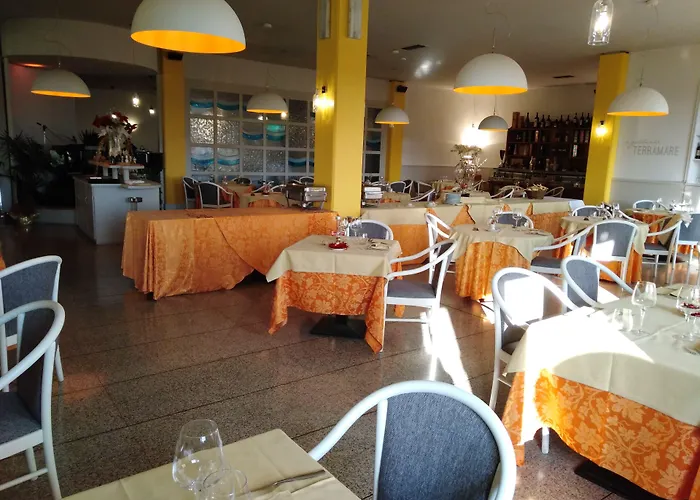 מלון Rhi Porta Bologna 4*